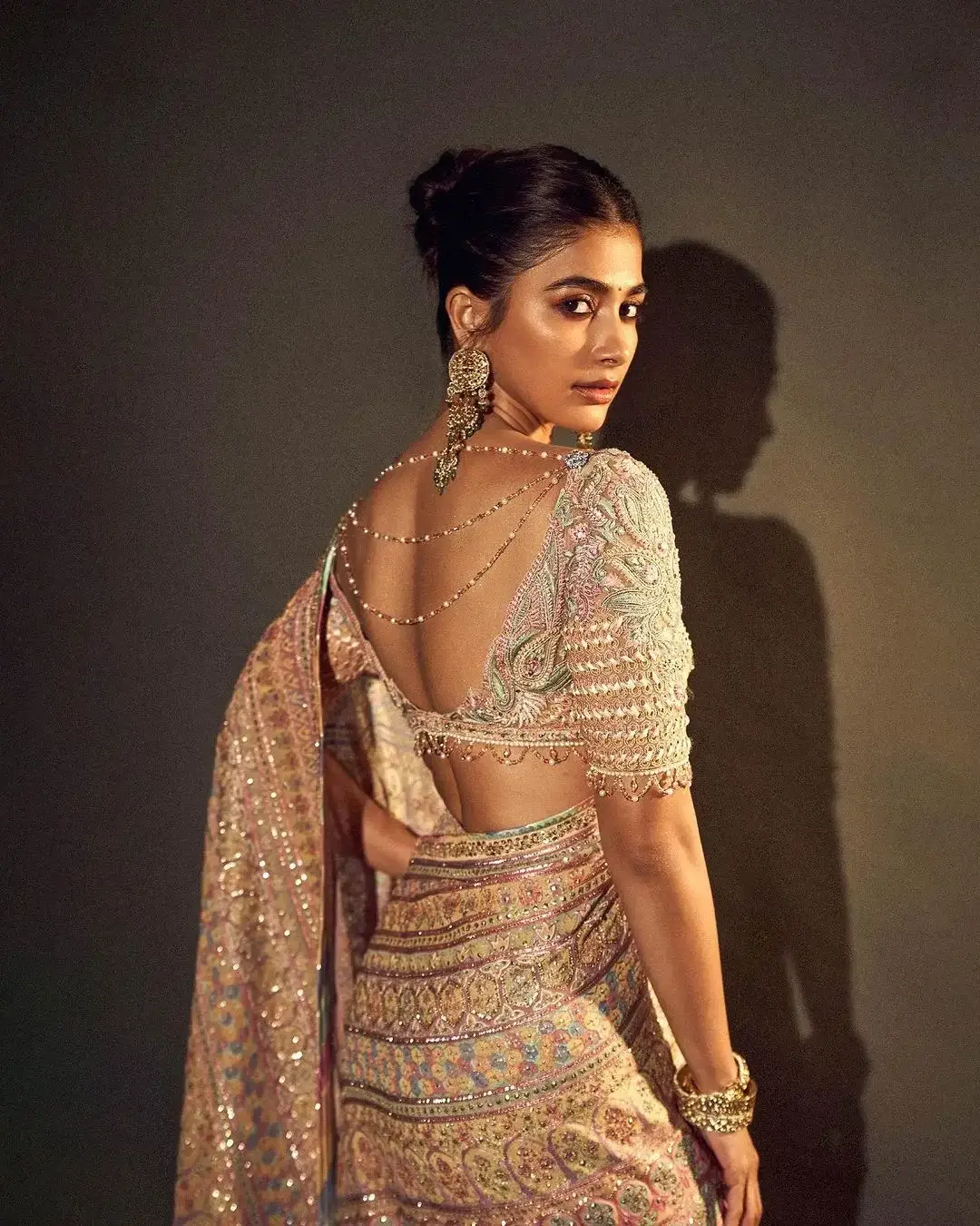 INDIAN ACTRESS POOJA HEGDE IMAGES IN PINK COLOUR SAREE 5